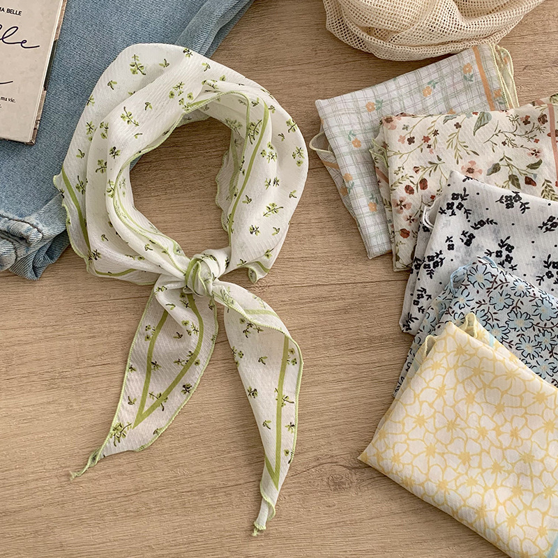 Ascot Neck Scarf - Hafif Sanatsal Küçük Çiçekli Üçgen Eşarp