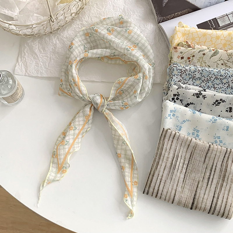 Hafif Sanatsal Küçük Çiçekli Ü - Ascot Neck Scarf incelemesi ve fiyatı