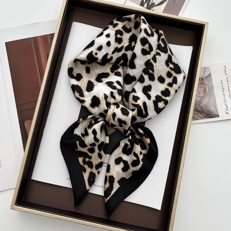 Lüks Leopar Baskı Kadın Saten  - Ascot Neck Scarf incelemesi ve fiyatı